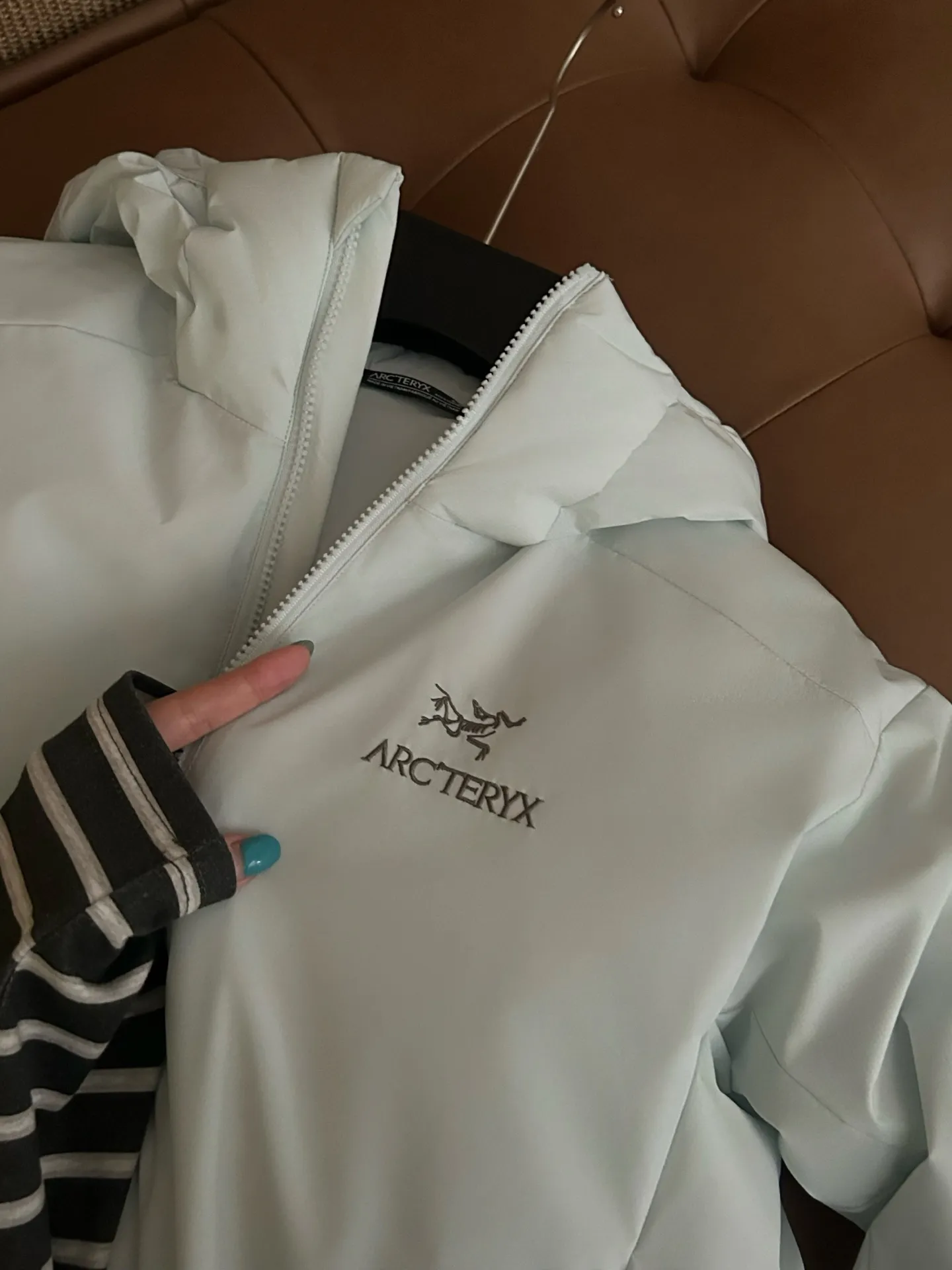 【Arcteryx Atom Hoody 】 : Arcteryx， ， ， 。 ， ， 。 ，Arcteryx ， 。Quality、 ， 。 ， + : ✅ 100% ，Tyono 30 ， ， ✅ ， Wear-Resistant Breathable ✅ ， ， ✅ ， ， ， ✅ 、 ， ， ✅ logo ， ✅ YKK， ✅ ：Coreloft TM Continuous 65 ， ✅（65g/m 2) : ，Breathable ，ATOM Coreloft TM Continuous ， ， ， ， Wear-Resistant ， ， ， 。